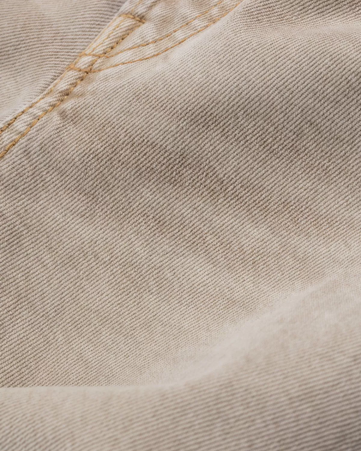 acne_studios_2003_sahara_jeans_lichtbeigebruin_3.webp Broek^Acne Studios 2003 Sahara Jeans Lichtbeige/Bruin