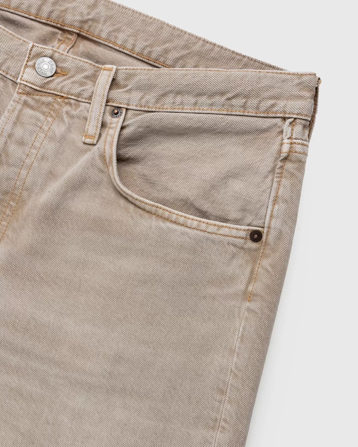 acne_studios_2003_sahara_jeans_lichtbeigebruin_5.webp Broek^Acne Studios 2003 Sahara Jeans Lichtbeige/Bruin