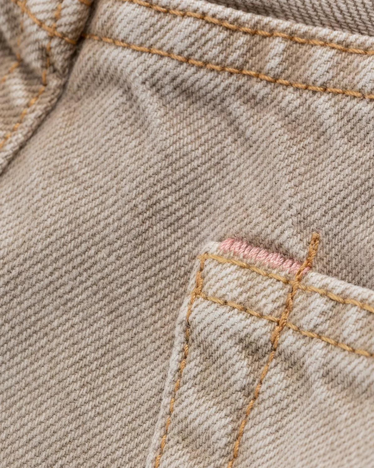 acne_studios_2003_sahara_jeans_lichtbeigebruin_6.webp Broek^Acne Studios 2003 Sahara Jeans Lichtbeige/Bruin