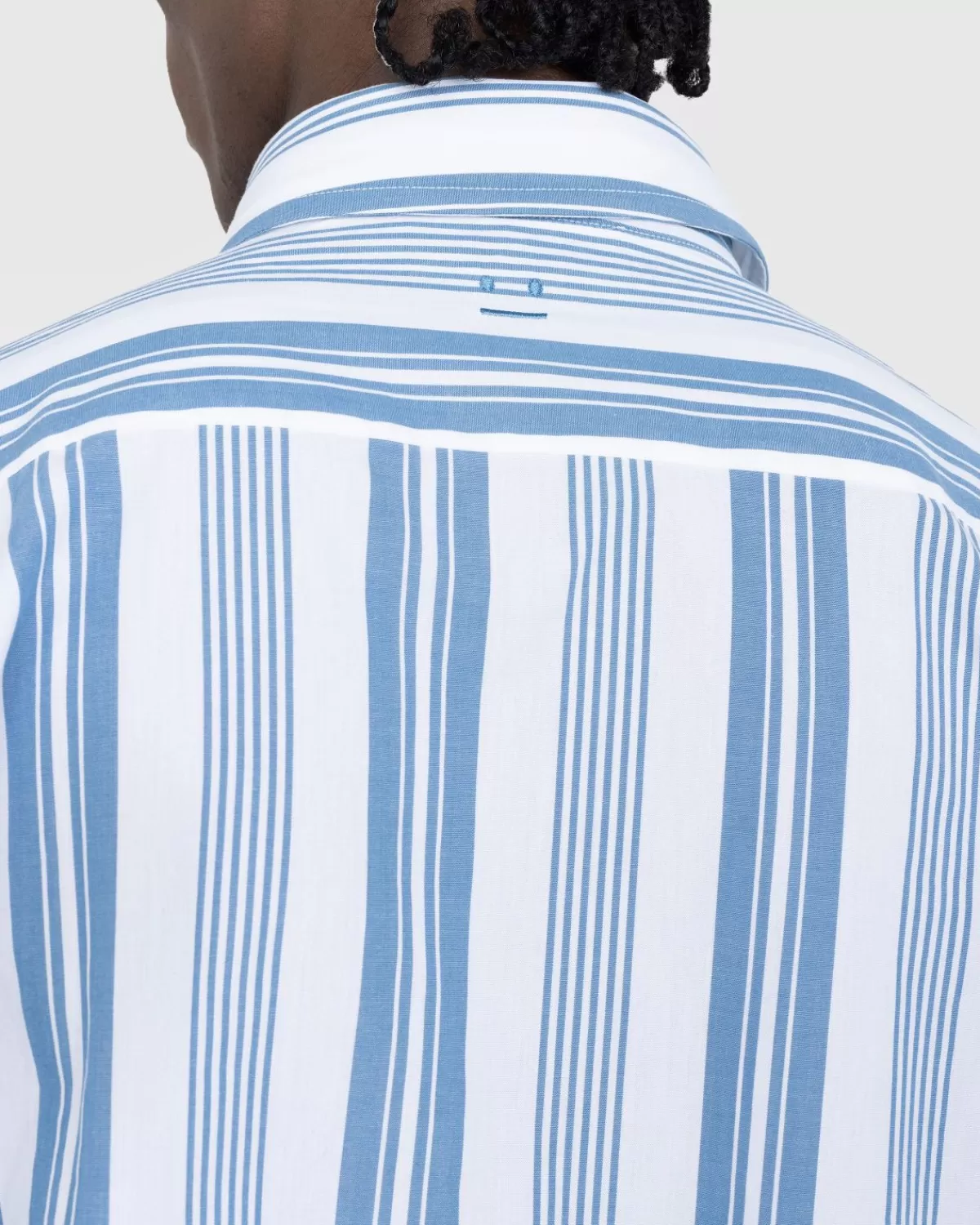 acne_studios_gestreept_overhemd_met_knopen_witstaalblauw_5.webp Overhemden^Acne Studios Gestreept Overhemd Met Knopen, Wit/Staalblauw