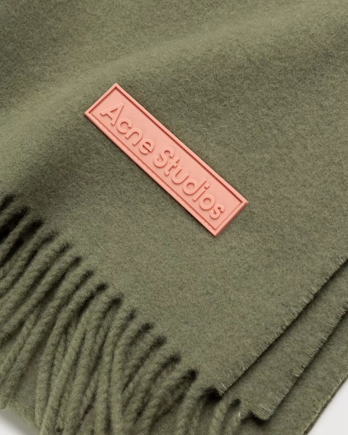 acne_studios_rijke_wollen_sjaal_met_franjes_kaki_groen_2.webp Acne Studios Rijke Wollen Sjaal Met Franjes Kaki Groen Hot