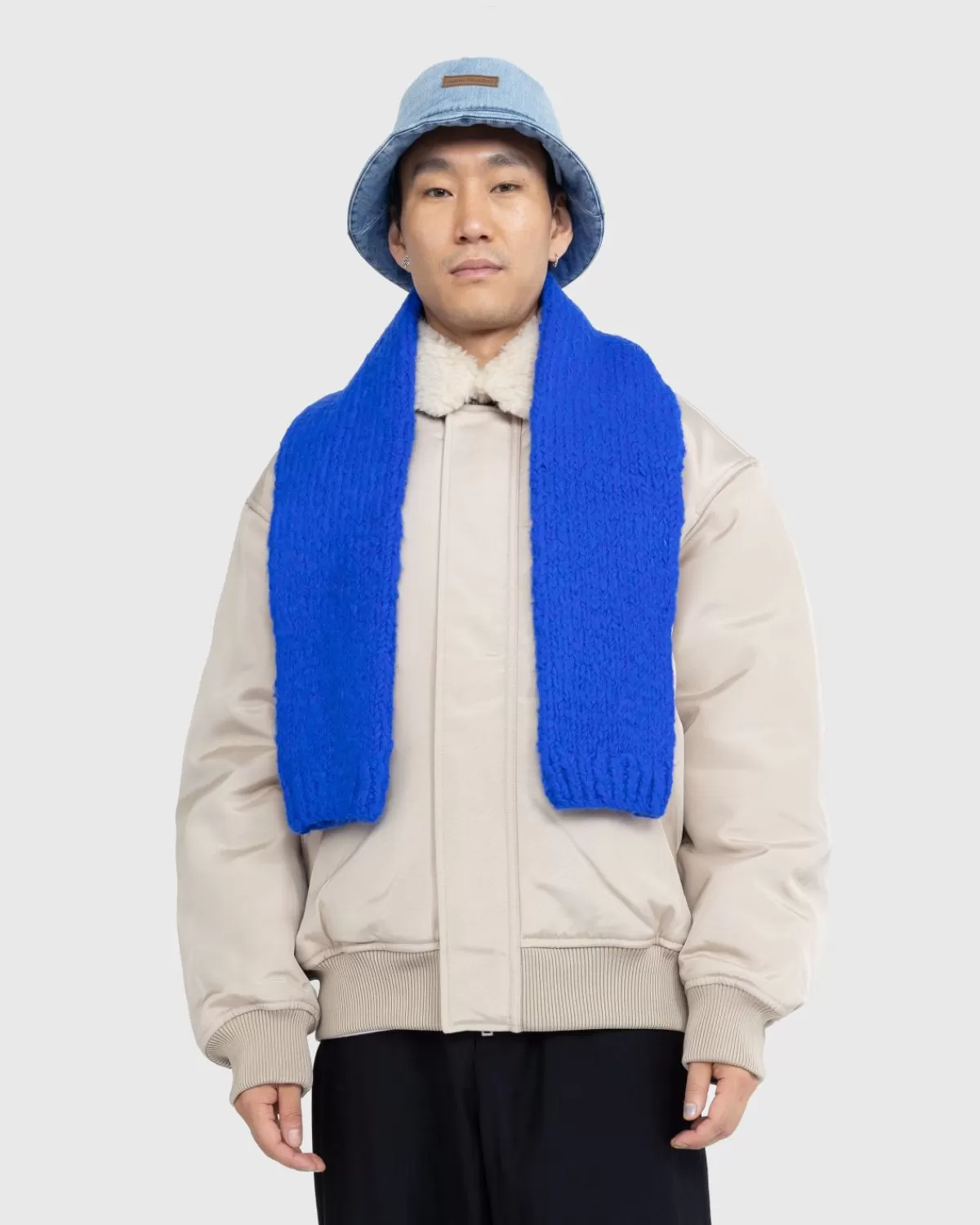 acne_studios_sjaal_met_mouwen_van_alpacamix_diepblauw_2.webp Acne Studios Sjaal Met Mouwen Van Alpacamix Diepblauw New