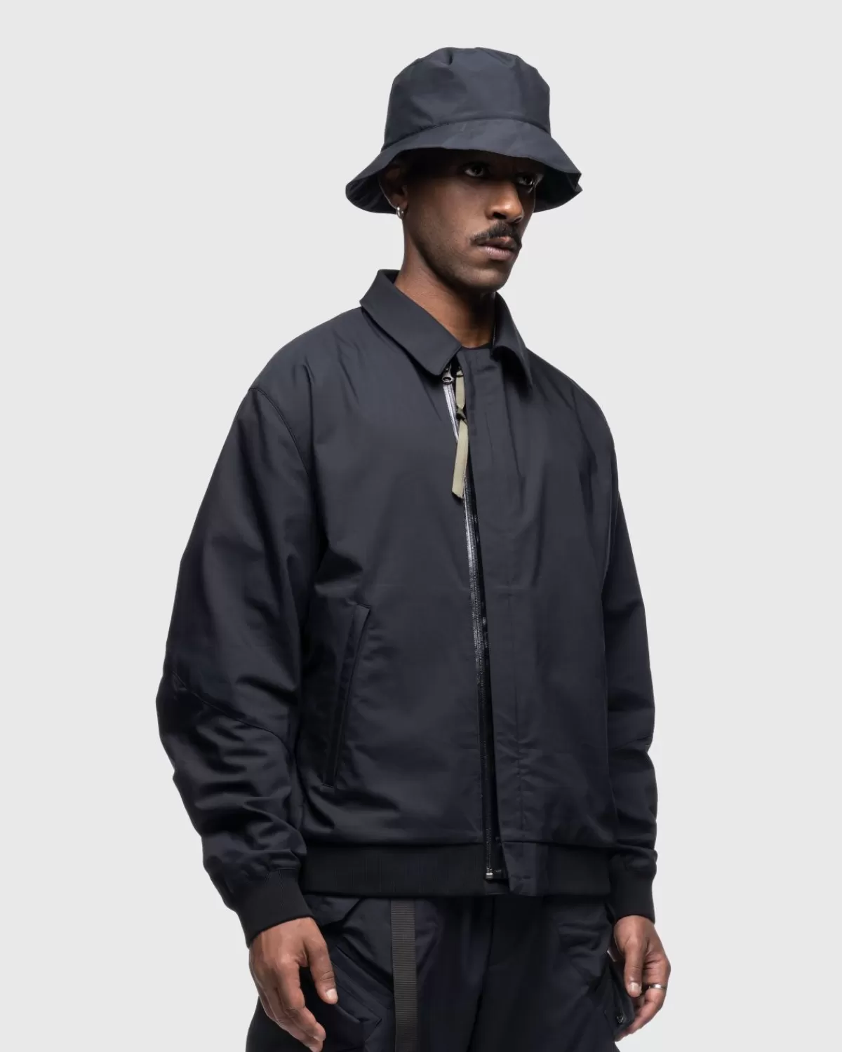 acroniem_j111tsch_micro_twill_tec_sysjas_zwart_2.webp Bovenkleding^ACRONYM Acroniem J111Ts-Ch Micro Twill Tec Sys-Jas Zwart