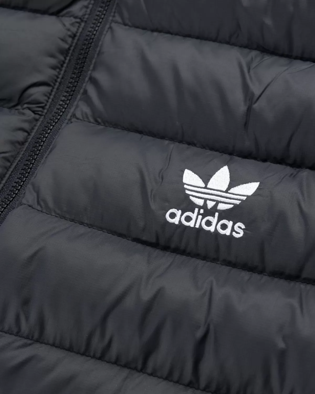 adidas_gewatteerde_jas_zwart_5.webp Bovenkleding^Adidas Gewatteerde Jas Zwart