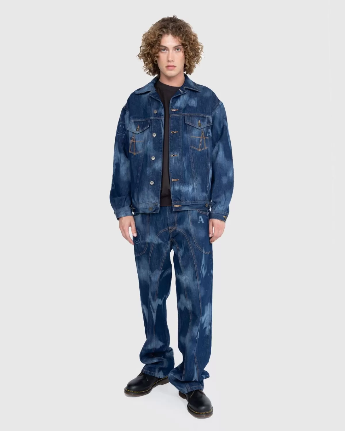 ahluwalia__kenmerkend_spijkerjack_indigo_1.webp Bovenkleding^Ahluwalia - Kenmerkend Spijkerjack Indigo