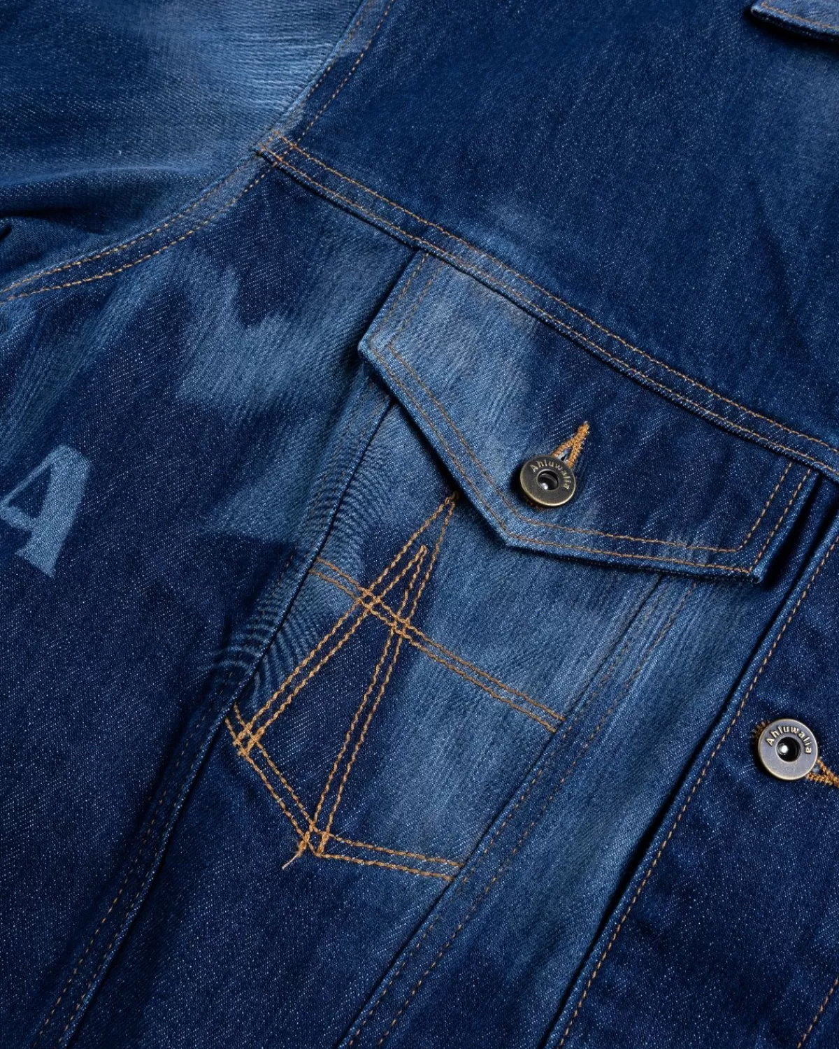 ahluwalia__kenmerkend_spijkerjack_indigo_6.webp Bovenkleding^Ahluwalia - Kenmerkend Spijkerjack Indigo