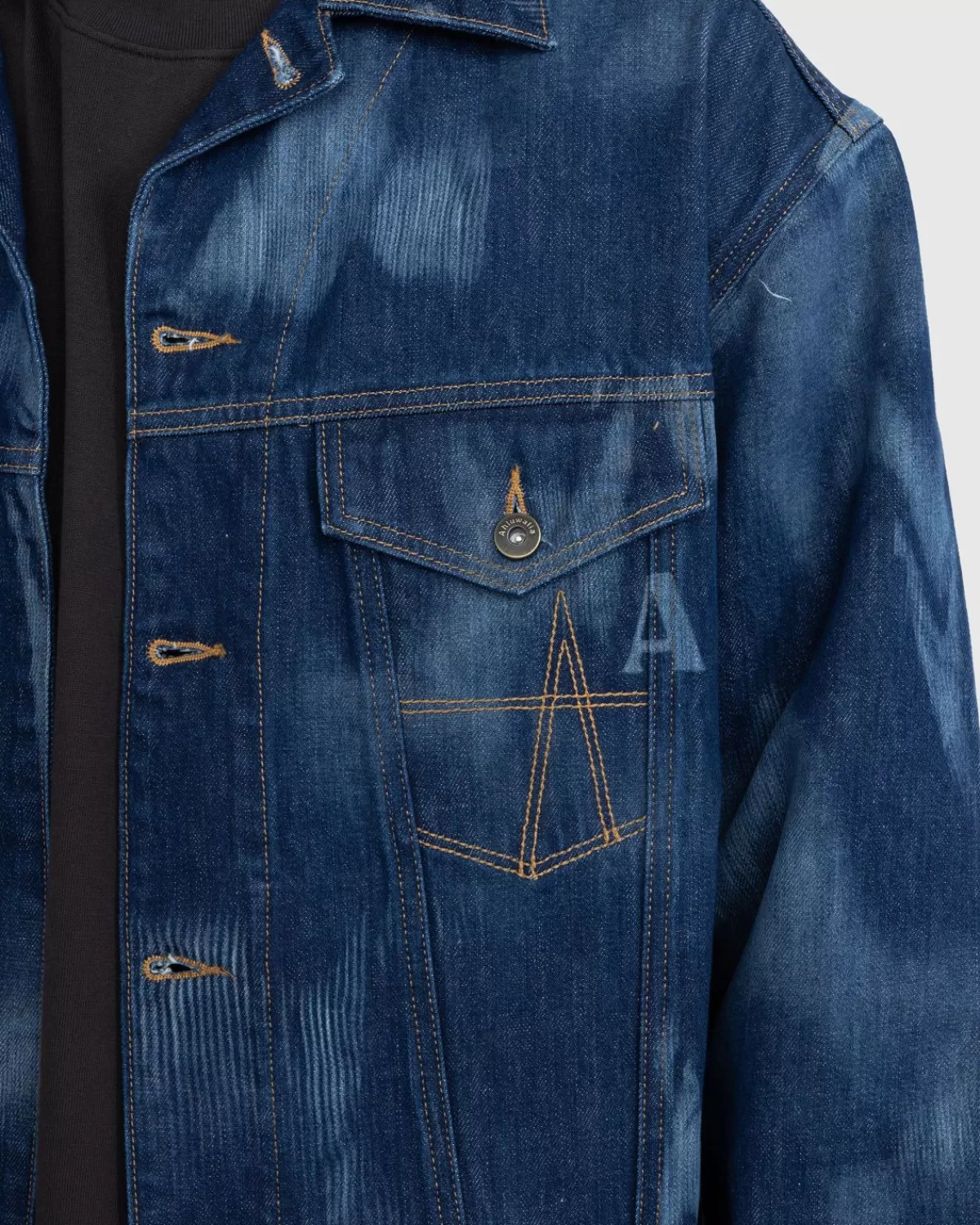 ahluwalia__kenmerkend_spijkerjack_indigo_8.webp Bovenkleding^Ahluwalia - Kenmerkend Spijkerjack Indigo