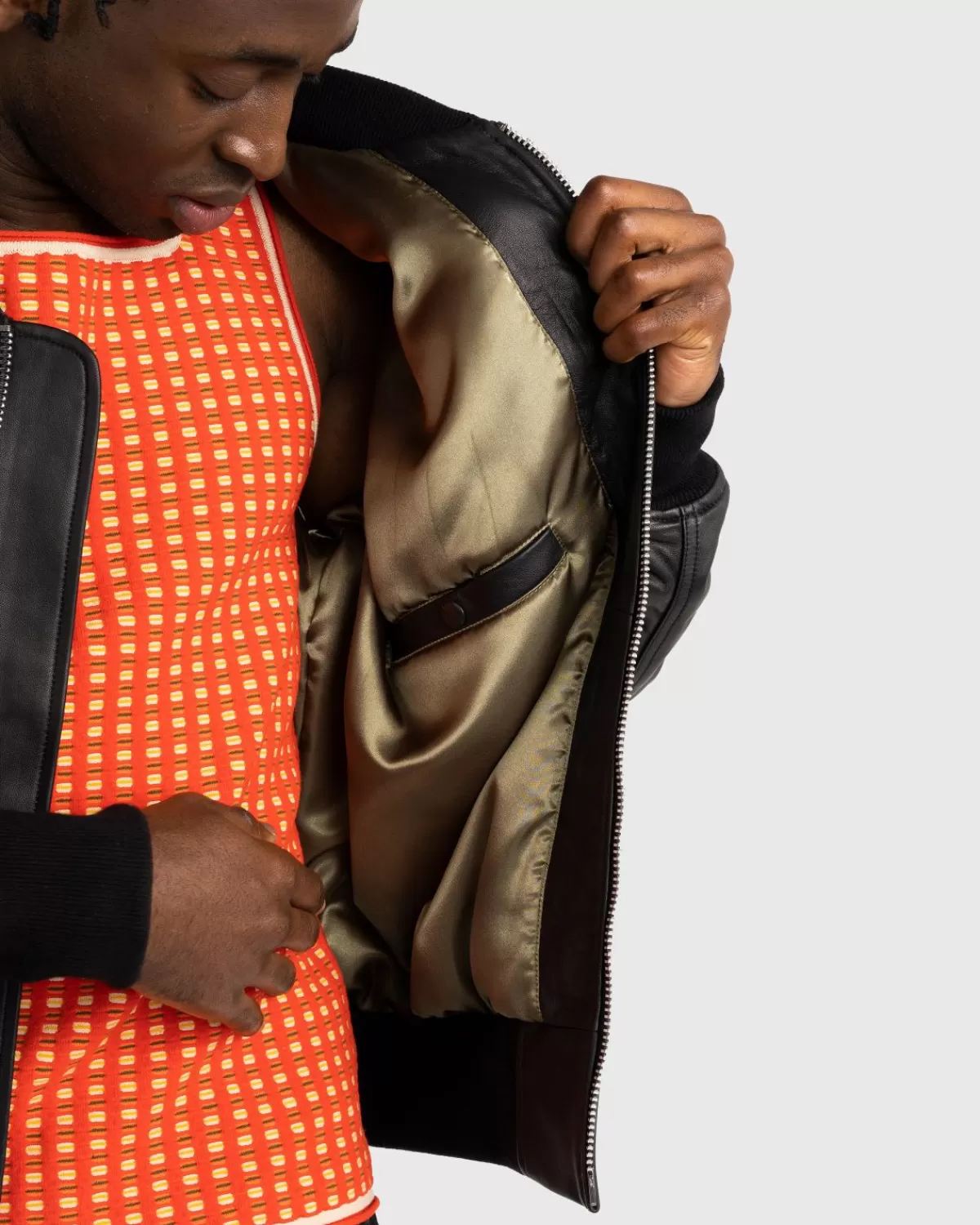 alpha_industries_x_highsnobiety_ma1_heritagebomberjack_4.webp Bovenkleding^Alpha Industries X Highsnobiety Ma-1 Heritage-Bomberjack