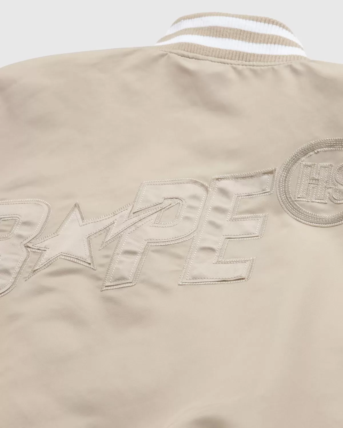 bape_x_highsnobiety_varsityjas_beige_8.webp Bovenkleding^BAPE X Highsnobiety Varsityjas Beige