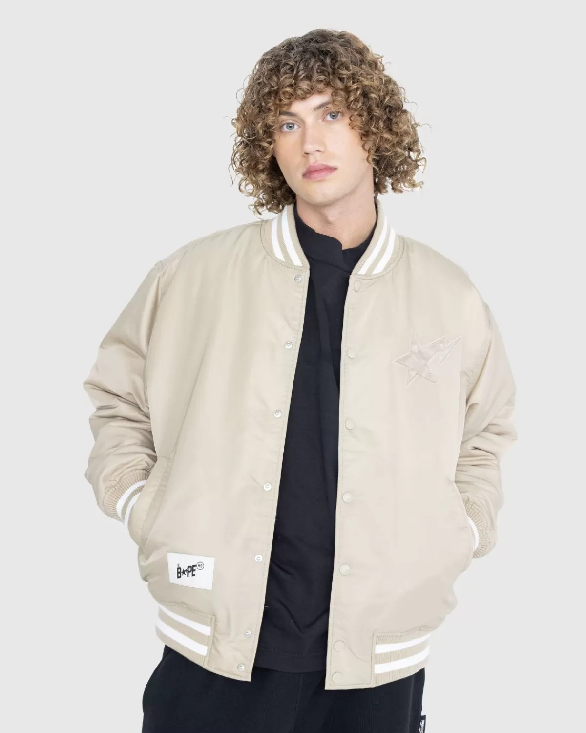 bape_x_highsnobiety_varsityjas_beige_9.webp Bovenkleding^BAPE X Highsnobiety Varsityjas Beige