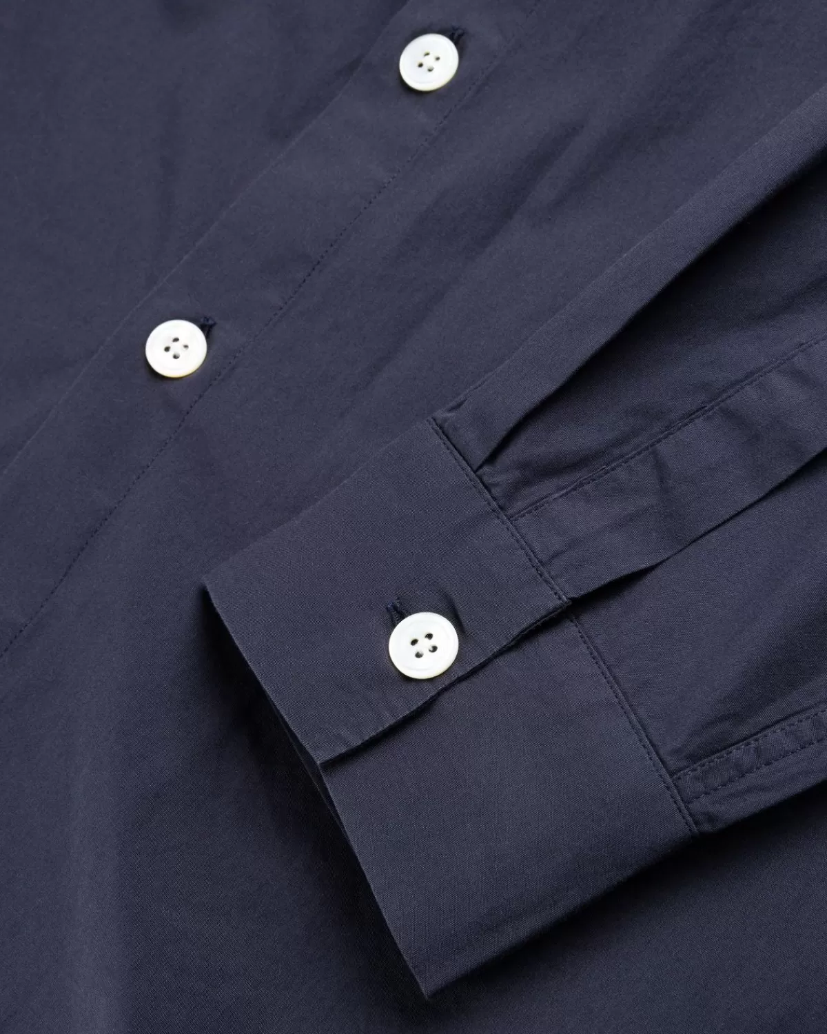 birkenstock_x_tekla_poplin_pyjamashirt_leisteen_5.webp Loungekleding^Birkenstock X Tekla Poplin Pyjamashirt Leisteen