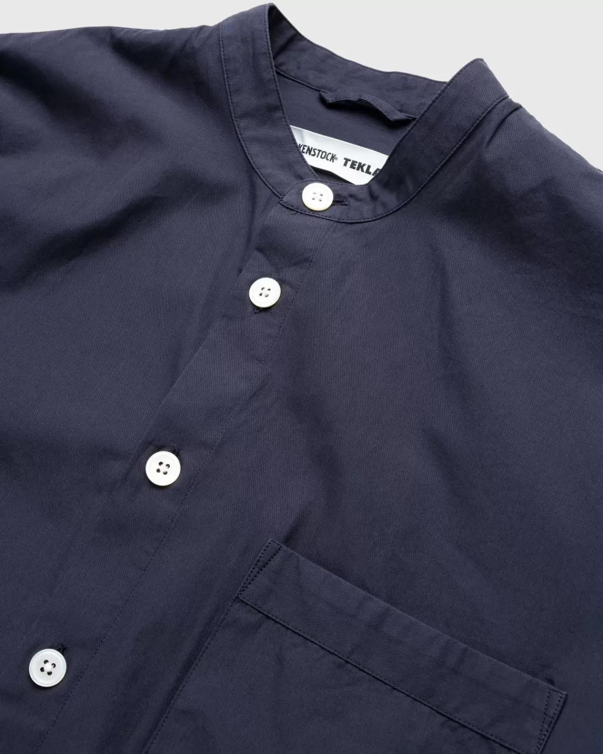 birkenstock_x_tekla_poplin_pyjamashirt_leisteen_6.webp Loungekleding^Birkenstock X Tekla Poplin Pyjamashirt Leisteen