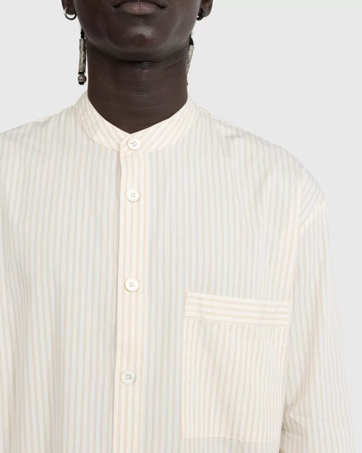 birkenstock_x_tekla_poplin_pyjamashirt_tarwestrepen_3.webp Loungekleding^Birkenstock X Tekla Poplin Pyjamashirt Tarwestrepen