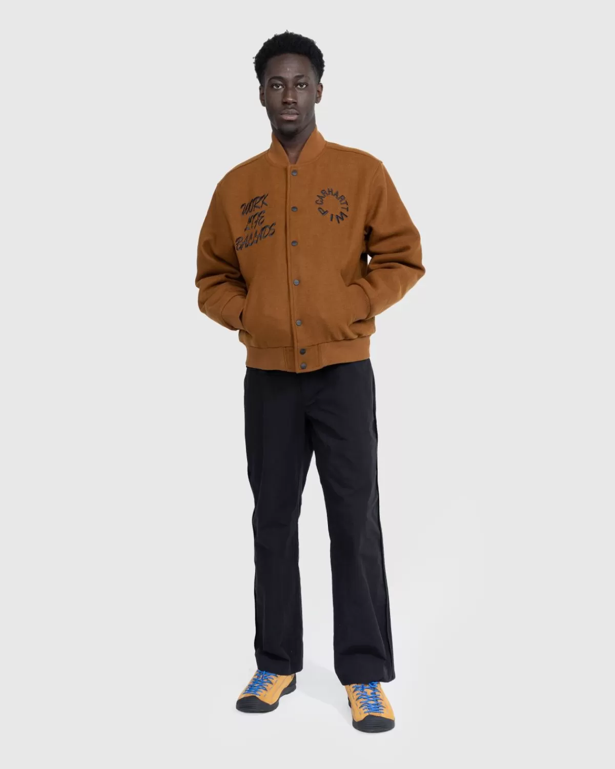 carhartt_wip__werk_varsitybommenwerper_deep_hamilton_brown_5.webp Bovenkleding^Carhartt WIP - Werk Varsity-Bommenwerper Deep Hamilton Brown