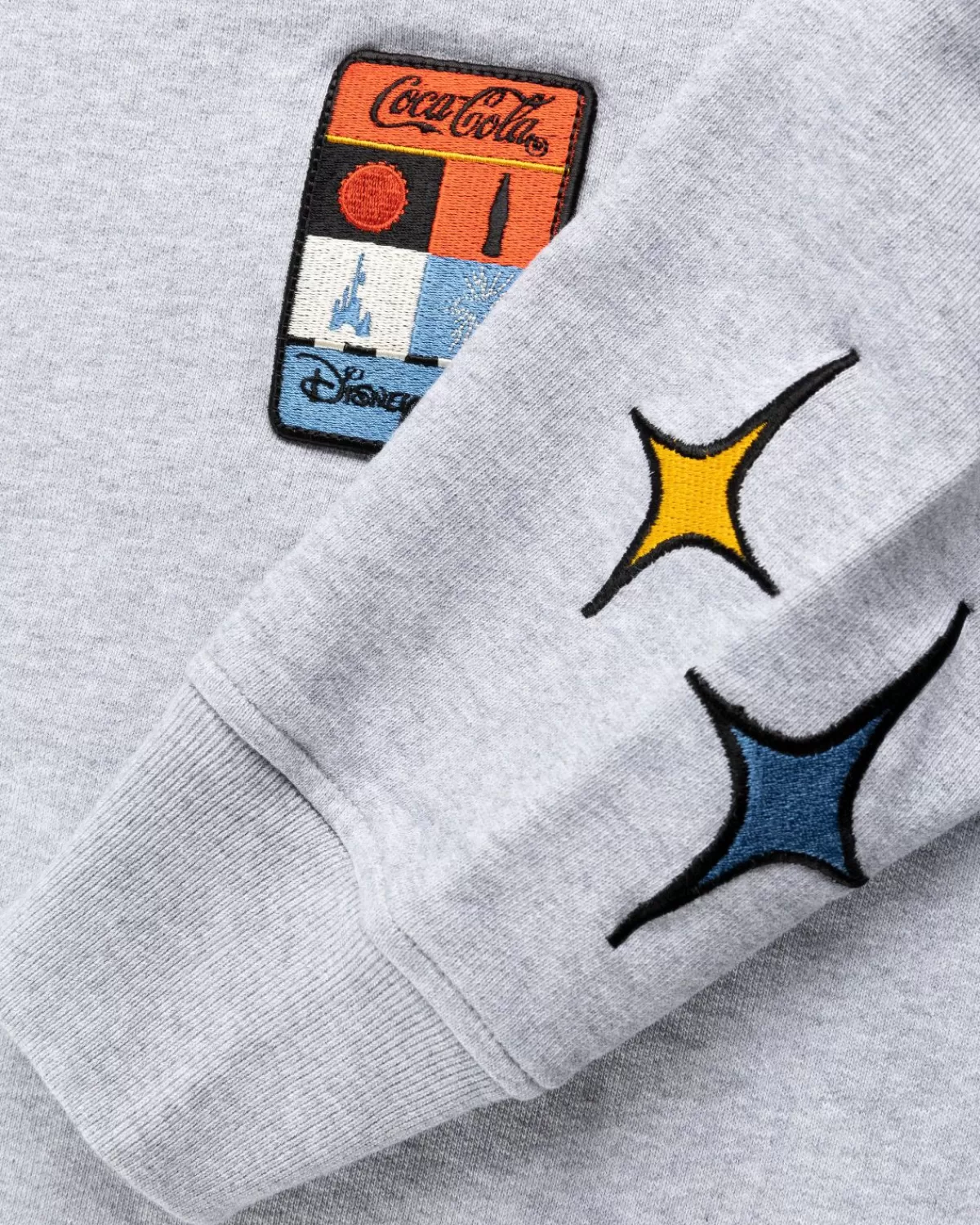 Coca-Cola X Disneyland Parijs Not In Paris 4 Klassiek Parijs Crewneck Grijs Sale