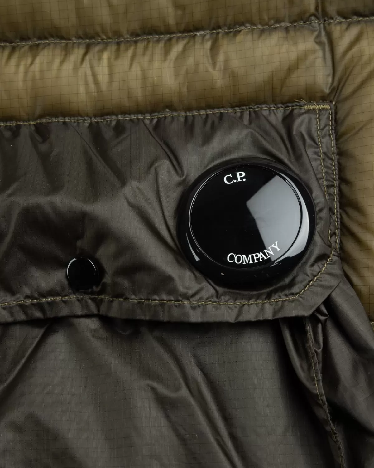 cp_company__gewatteerd_vest_met_rits_butternut_6.webp Bovenkleding^C.P. Company Cp Company - Gewatteerd Vest Met Rits, Butternut