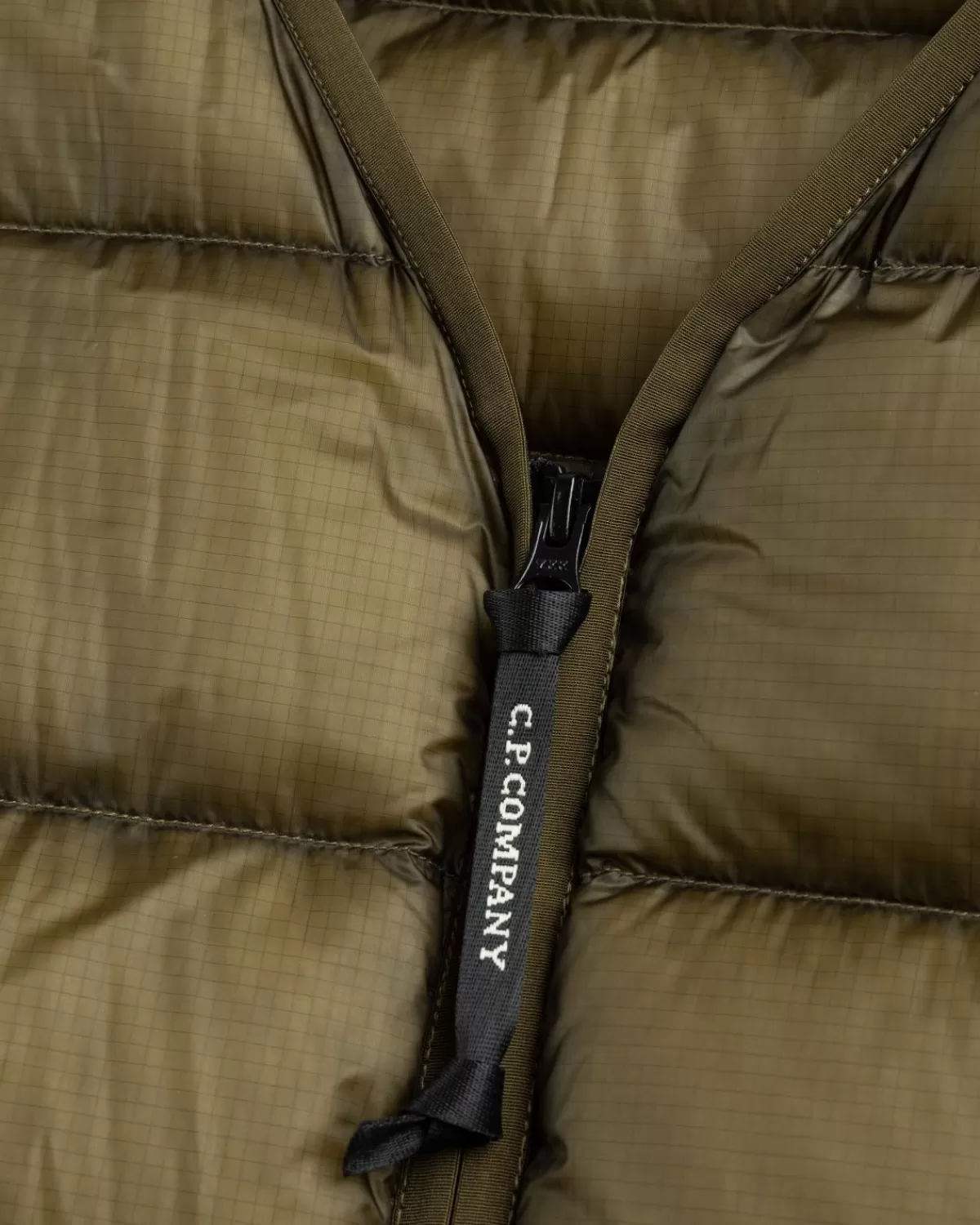 cp_company__gewatteerd_vest_met_rits_butternut_7.webp Bovenkleding^C.P. Company Cp Company - Gewatteerd Vest Met Rits, Butternut