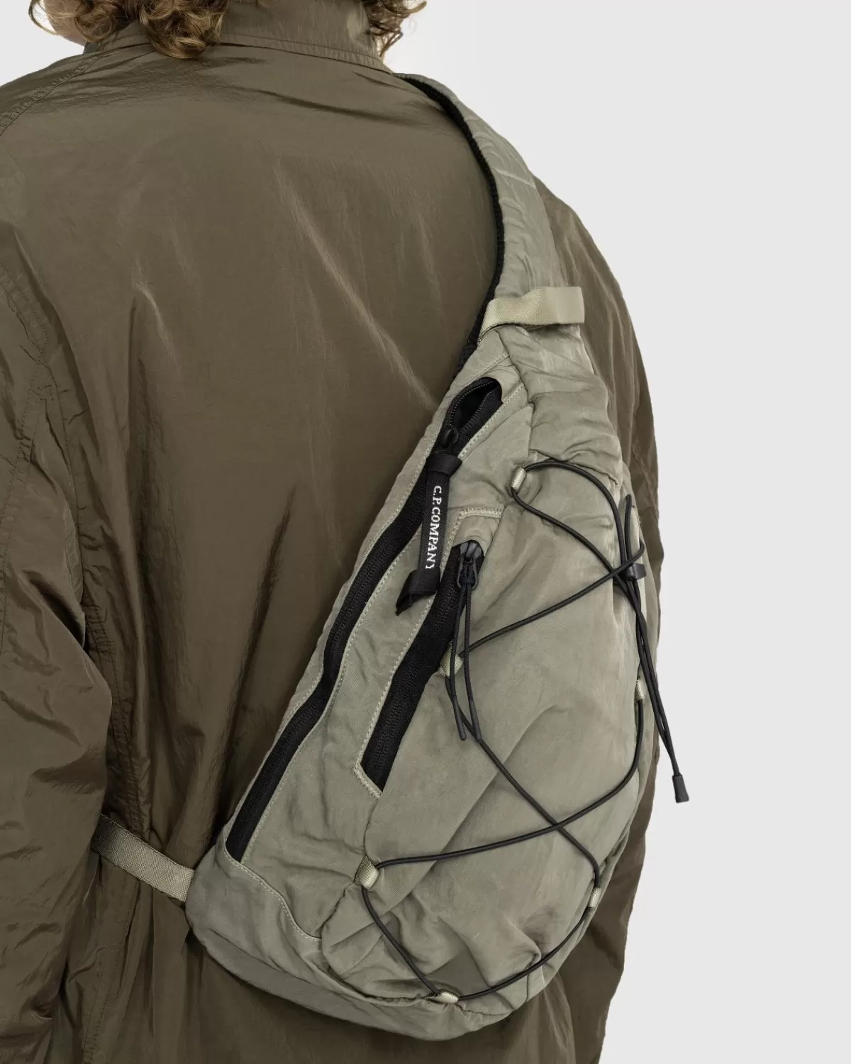 cp_company__nylon_b_crossbodyrugzak_zilver_salie_7.webp C.P. Company Cp Company - Nylon B Crossbody-Rugzak Zilver Salie Hot