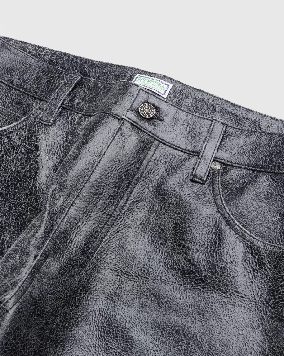 guess_usa__crackle_lederen_flare_broek_gitzwart_3.webp Broek^Guess USA - Crackle Lederen Flare Broek, Gitzwart