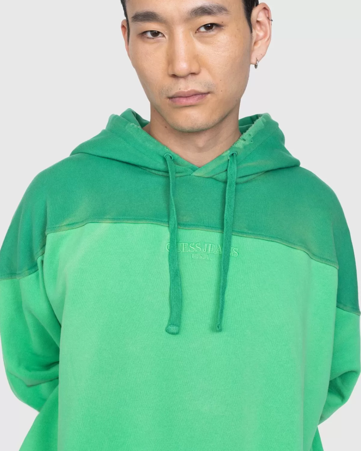 guess_usa__tweekleurige_hoodie_honeydew_6.webp Guess USA - Tweekleurige Hoodie Honeydew Cheap