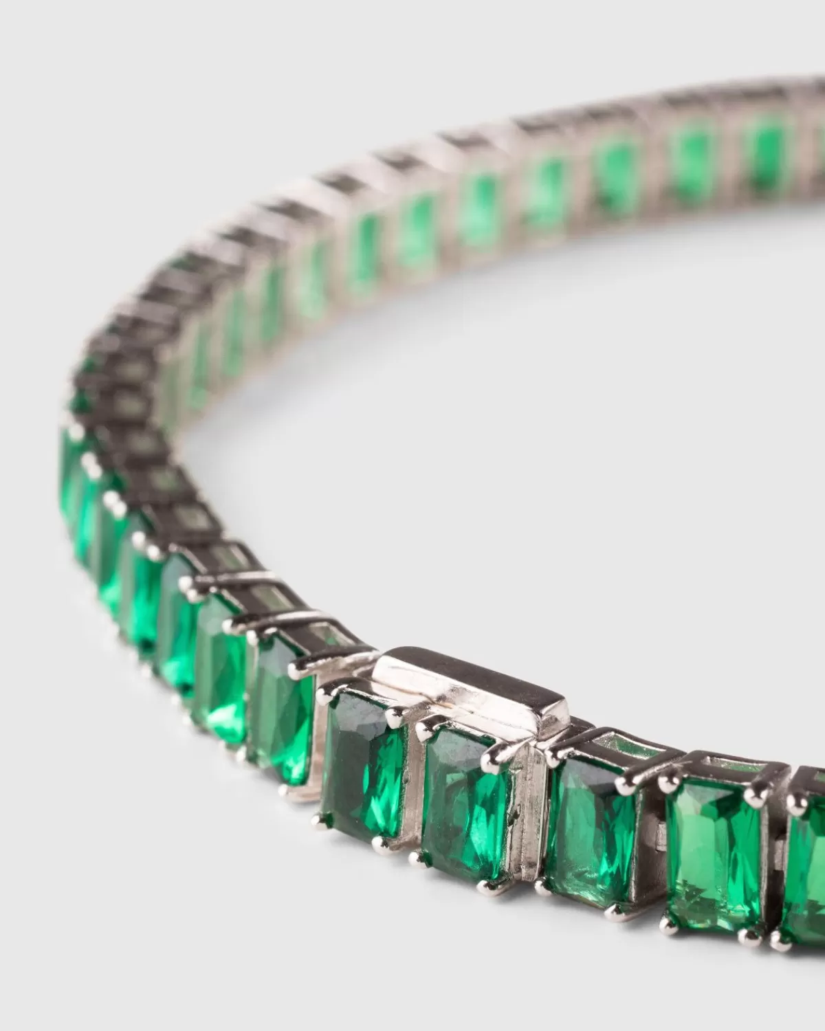 hatton_labs_emerald_cut_tennisarmband_zilversmaragd_3.webp Hatton Labs Emerald Cut Tennisarmband Zilver/Smaragd Best