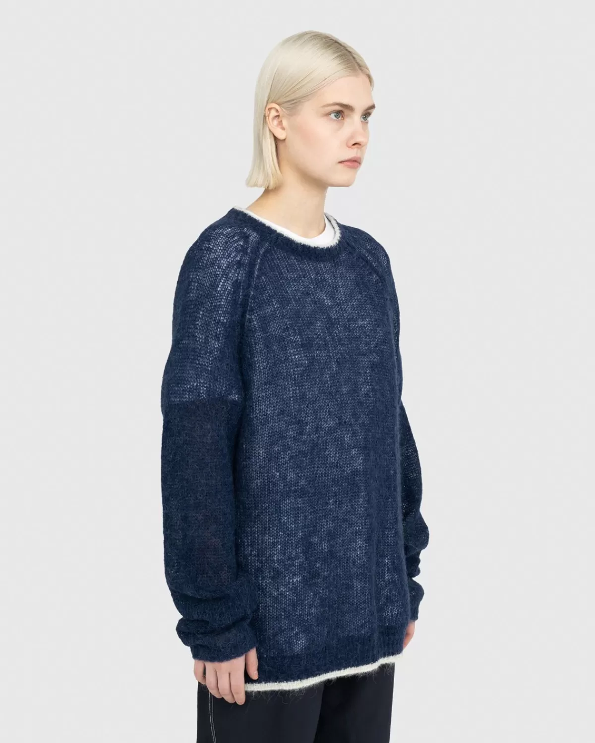 highsnobiety_crew_sweater_marineivoor_1.webp Gebreide Kleding^Highsnobiety Crew Sweater Marine/Ivoor