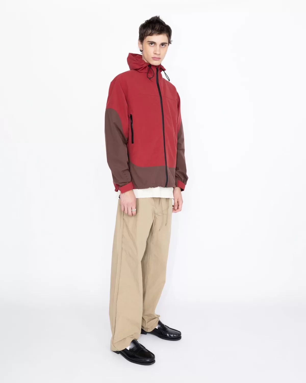 highsnobiety_hs05_3laags_getapet_nylon_jack_ruby_5.webp Bovenkleding^Highsnobiety HS05 3-Laags Getapet Nylon Jack Ruby