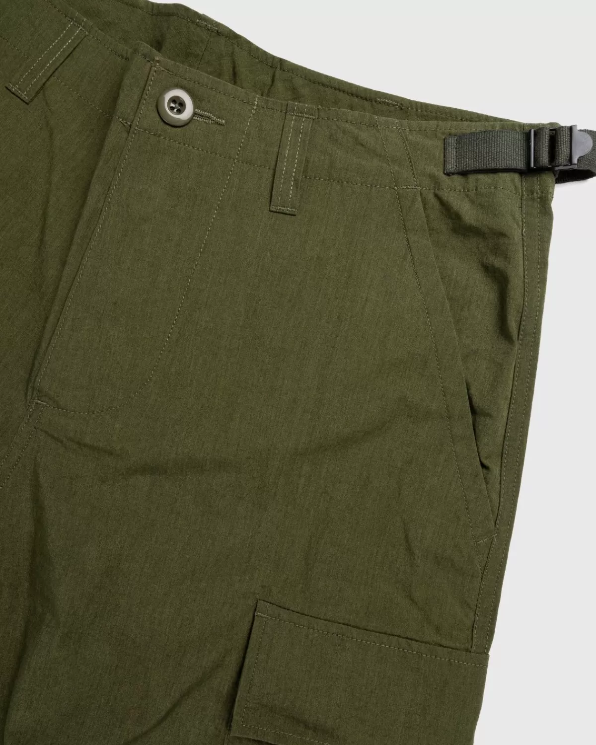 highsnobiety_hs05__versterkte_nylon_cargobroek_kaki_3.webp Broek^Highsnobiety HS05 - Versterkte Nylon Cargobroek Kaki