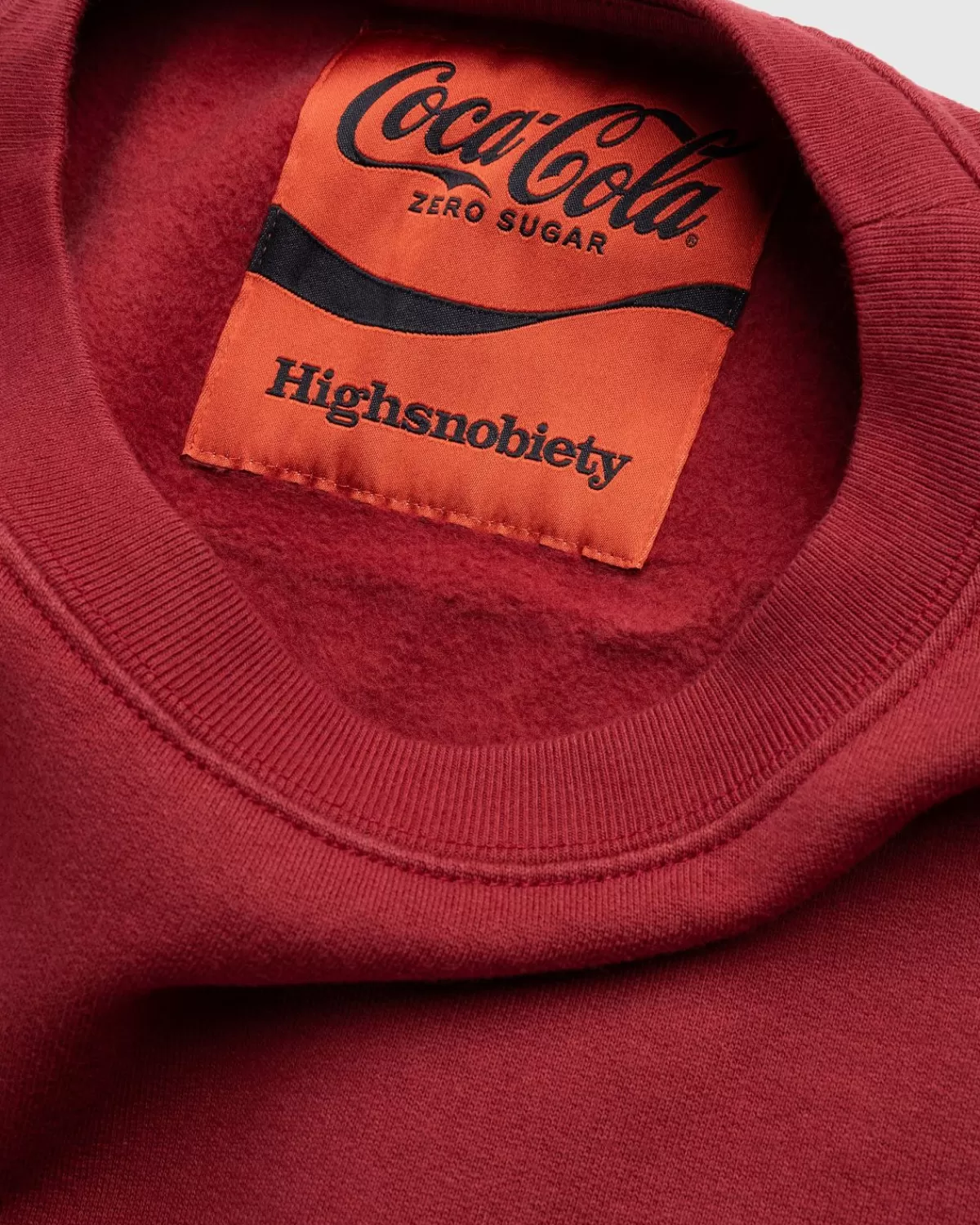 highsnobiety_x_cocacola_zero_sugar_crewneck_burgundy_5.webp Gebreide Kleding^Highsnobiety X Coca-Cola Zero Sugar Crewneck Burgundy