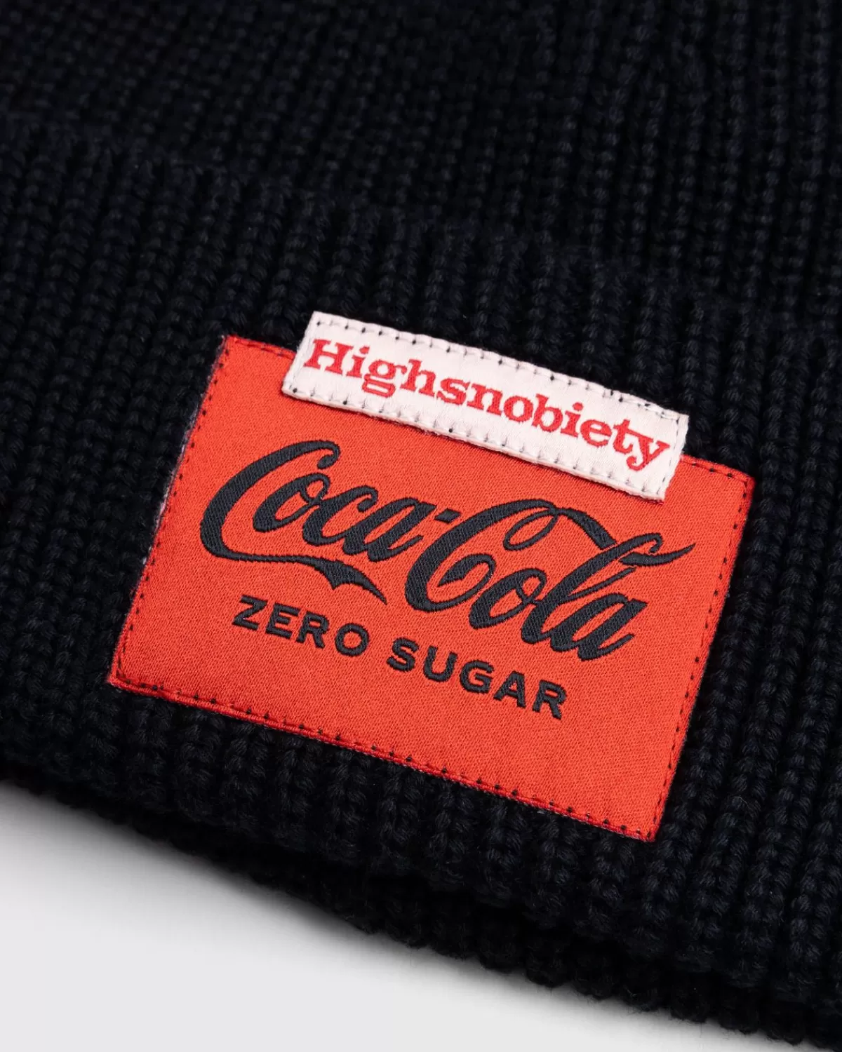 highsnobiety_x_cocacola_zero_sugar_muts_zwart_1.webp Highsnobiety X Coca-Cola Zero Sugar Muts Zwart Fashion