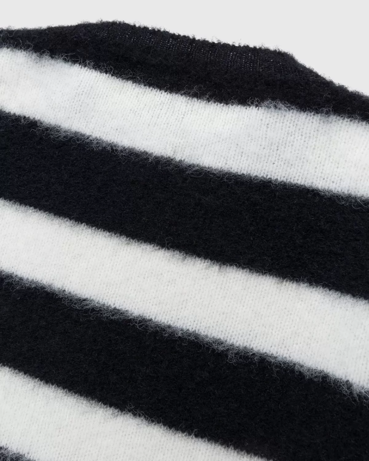 j_press_x_highsnobiety_shaggy_dog_stripe_sweater_zwartcreme_3.webp Gebreide Kleding^J. Press X Highsnobiety Shaggy Dog Stripe Sweater Zwart/Creme