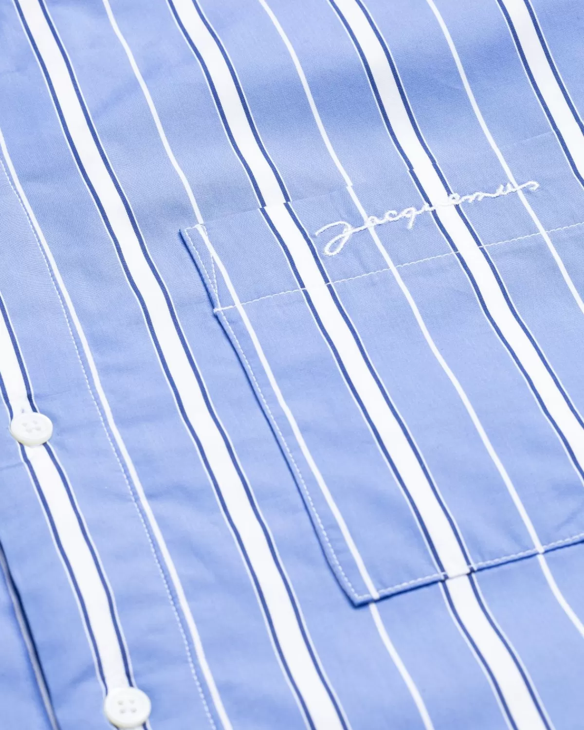 jacquemus_la_chemise_boulanger_blauwe_strepen_2.webp Overhemden^JACQUEMUS La Chemise Boulanger Blauwe Strepen