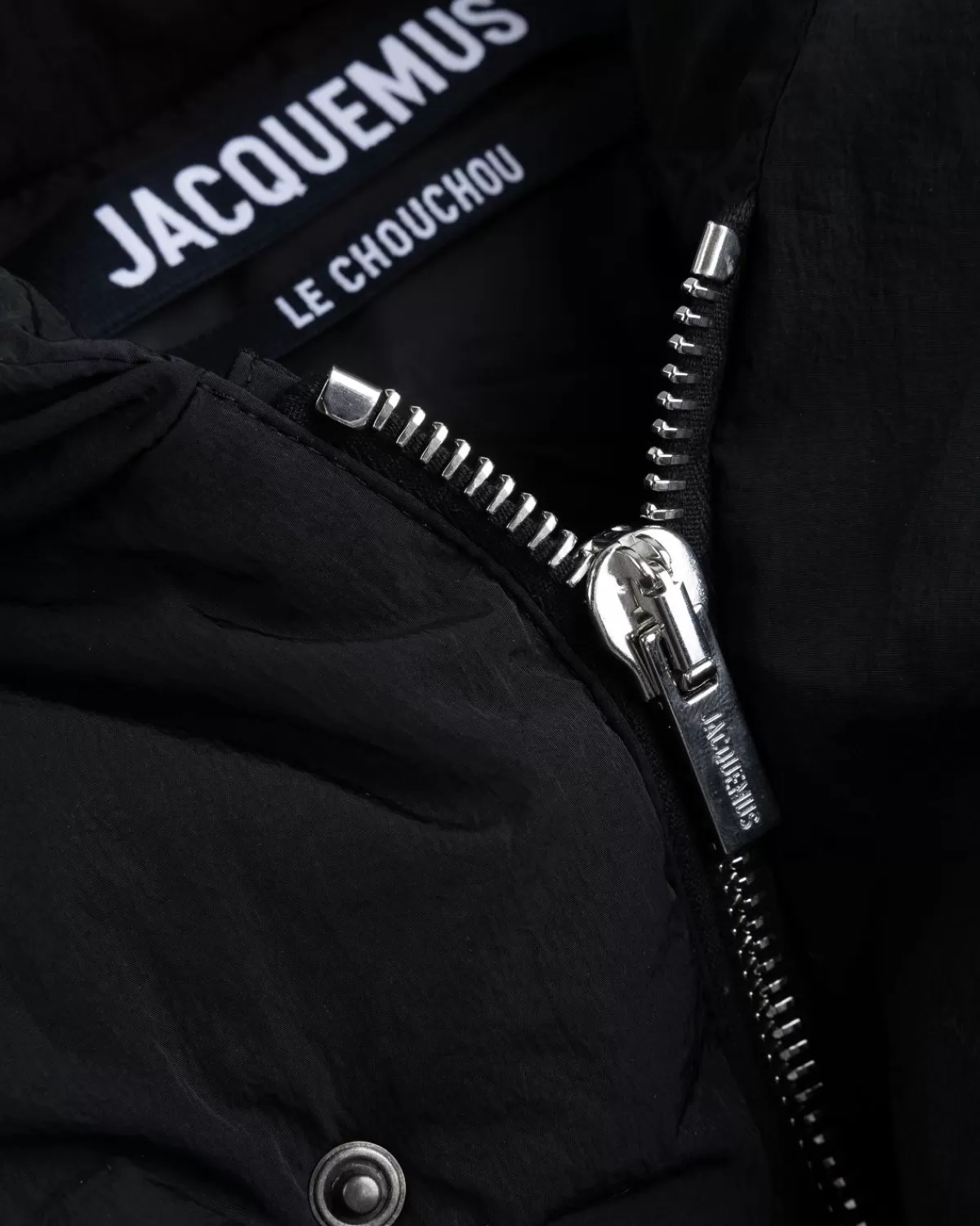 jacquemus_la_doudoune_cocon_zwart_4.webp Bovenkleding^JACQUEMUS La Doudoune Cocon Zwart