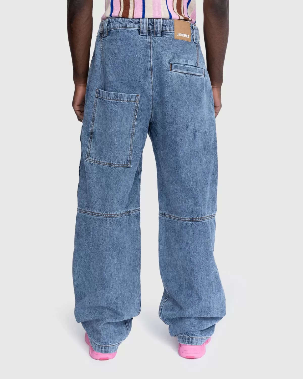 jacquemus_le_de_nimes_cargo_blauwtabac_4.webp Broek^JACQUEMUS Le De Nimes Cargo Blauw/Tabac