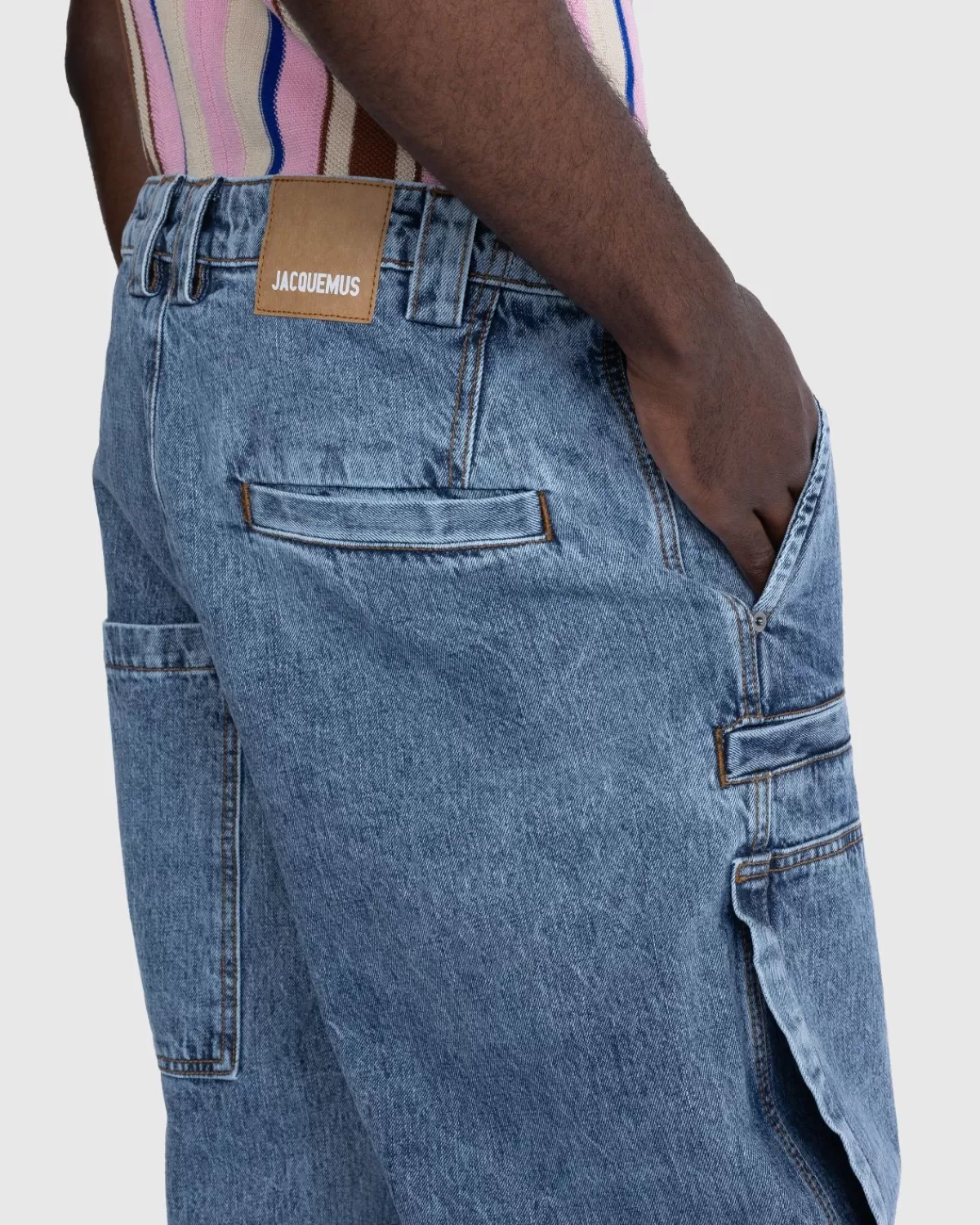 jacquemus_le_de_nimes_cargo_blauwtabac_5.webp Broek^JACQUEMUS Le De Nimes Cargo Blauw/Tabac