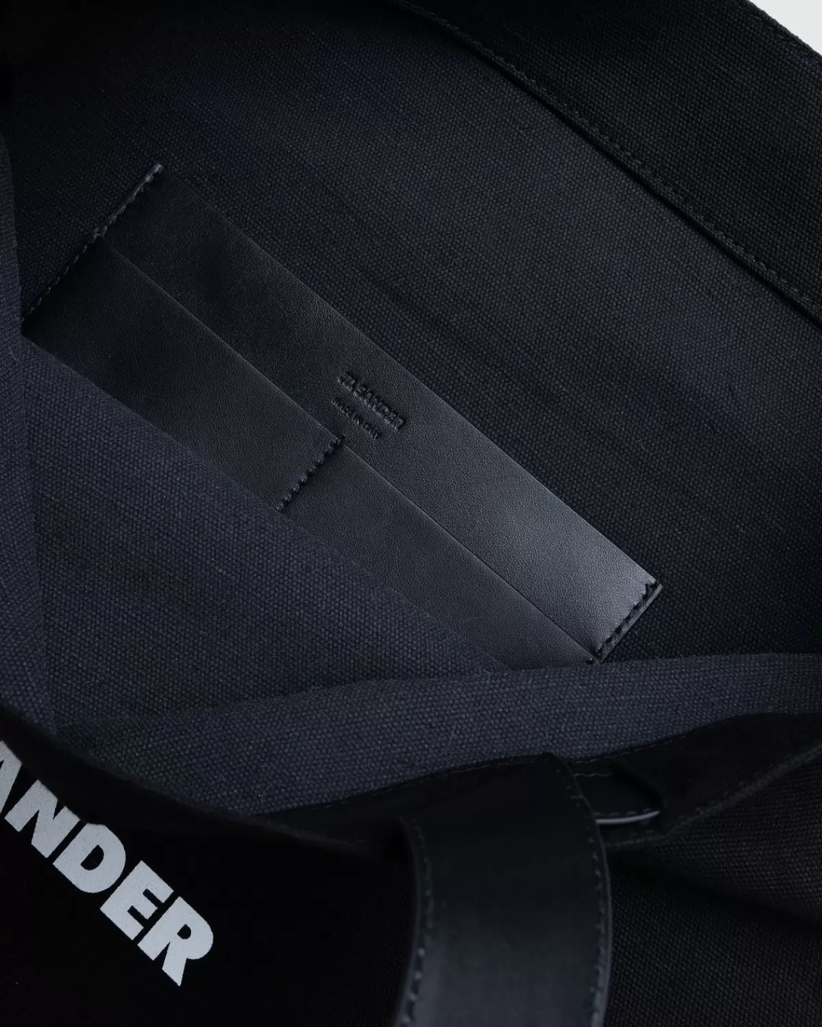 jil_sander_boekentas_grande_zwart_3.webp Jil Sander Boekentas Grande Zwart Discount