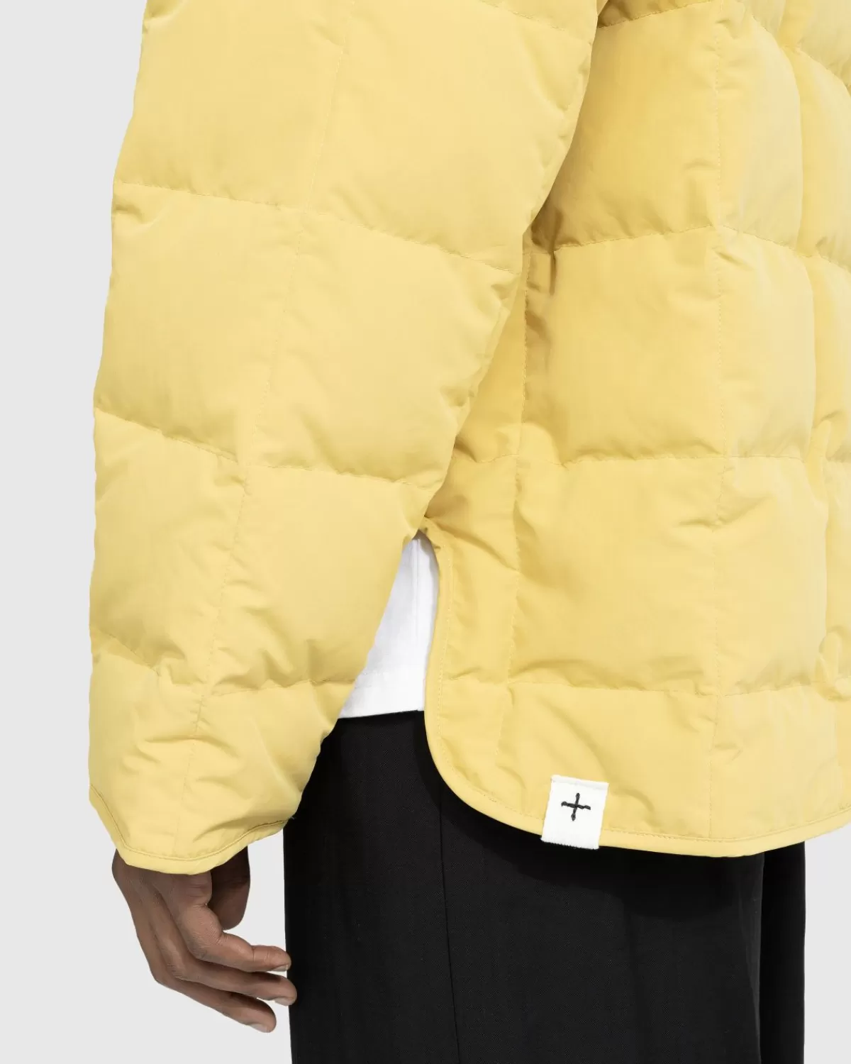 jil_sander_gerecycled_polyester_donsjack_olijfgoud_5.webp Bovenkleding^Jil Sander Gerecycled Polyester Donsjack Olijfgoud