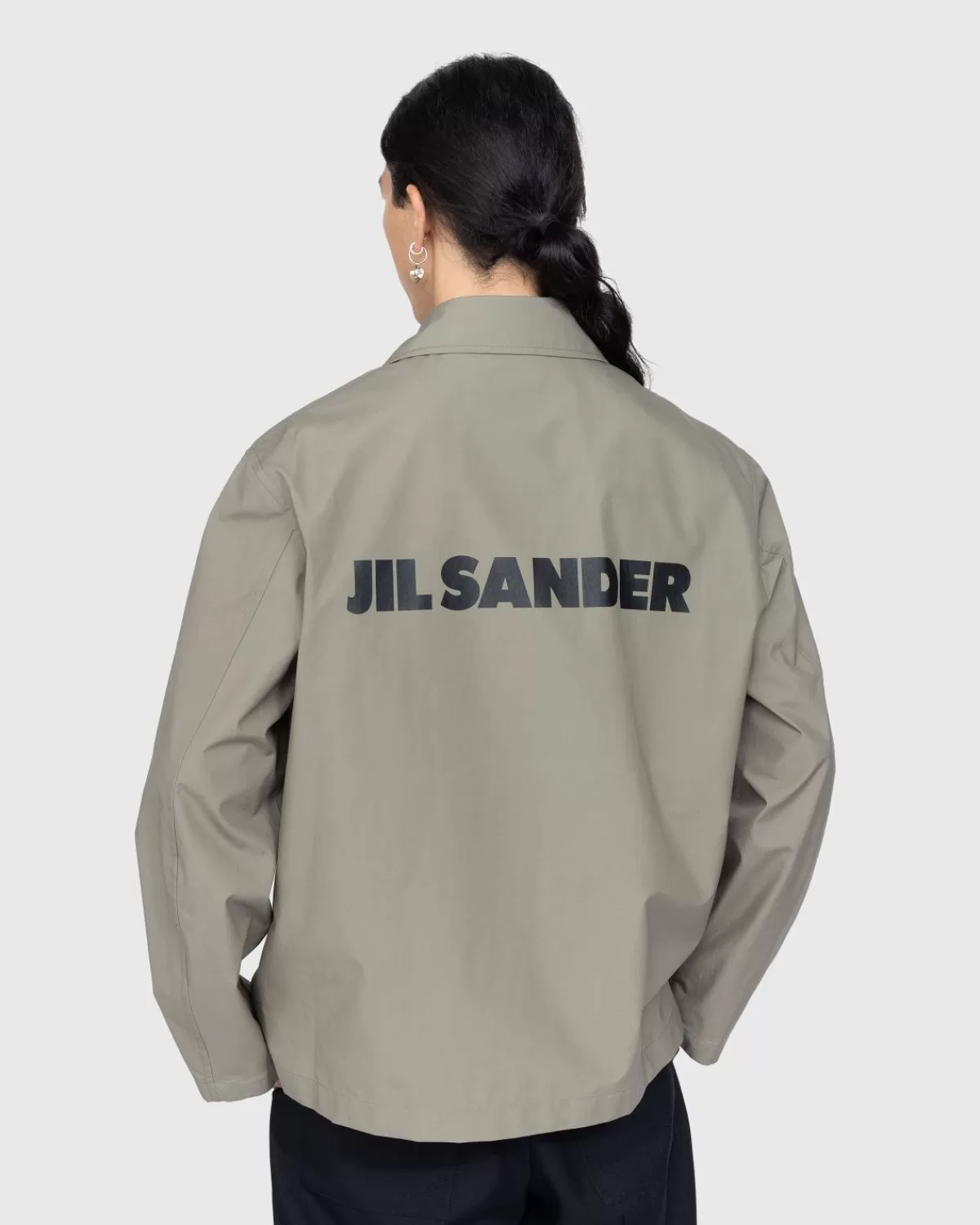 jil_sander_logo_jack_medium_groen_2.webp Bovenkleding^Jil Sander Logo Jack Medium Groen