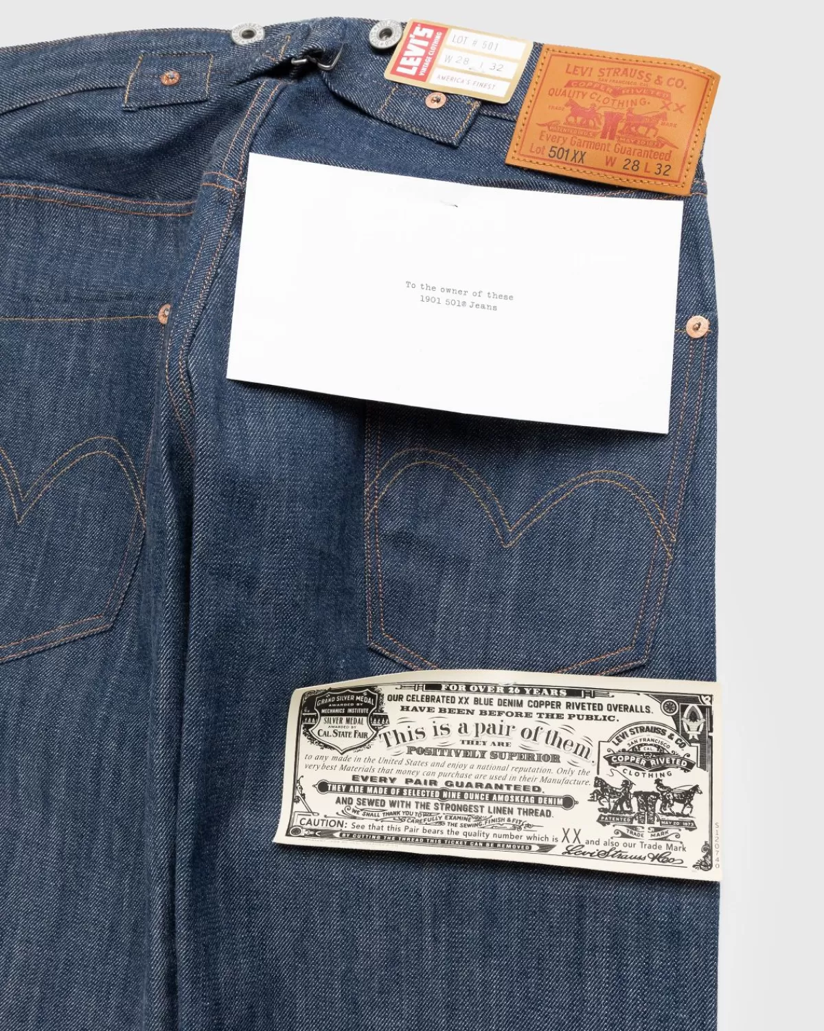 levis_1901_501_jeans_donker_indigo_platte_afwerking_7.webp Broek^Levi's 1901 501 Jeans Donker Indigo Platte Afwerking