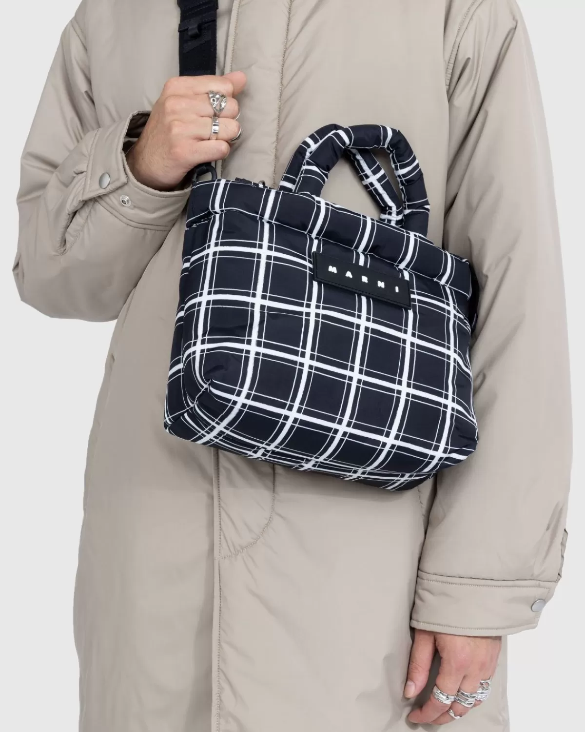 marni_mini_geruite_draagtas_zwart_6.webp Marni Mini Geruite Draagtas Zwart Clearance