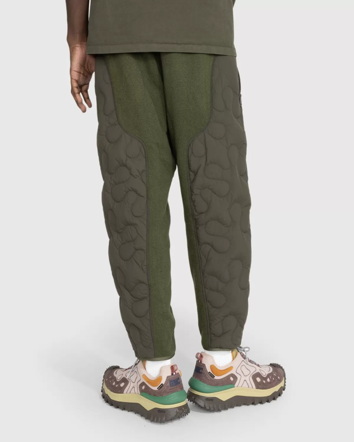 moncler_x_salehe_bembury_gevoerde_broek_groen_3.webp Broek^Moncler X Salehe Bembury Gevoerde Broek Groen