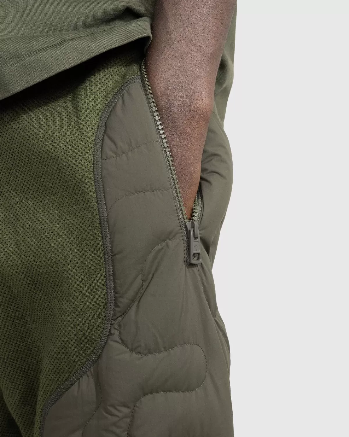 moncler_x_salehe_bembury_gevoerde_broek_groen_4.webp Broek^Moncler X Salehe Bembury Gevoerde Broek Groen