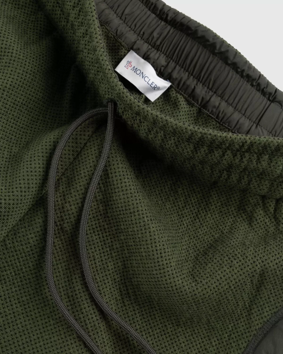 moncler_x_salehe_bembury_gevoerde_broek_groen_5.webp Broek^Moncler X Salehe Bembury Gevoerde Broek Groen