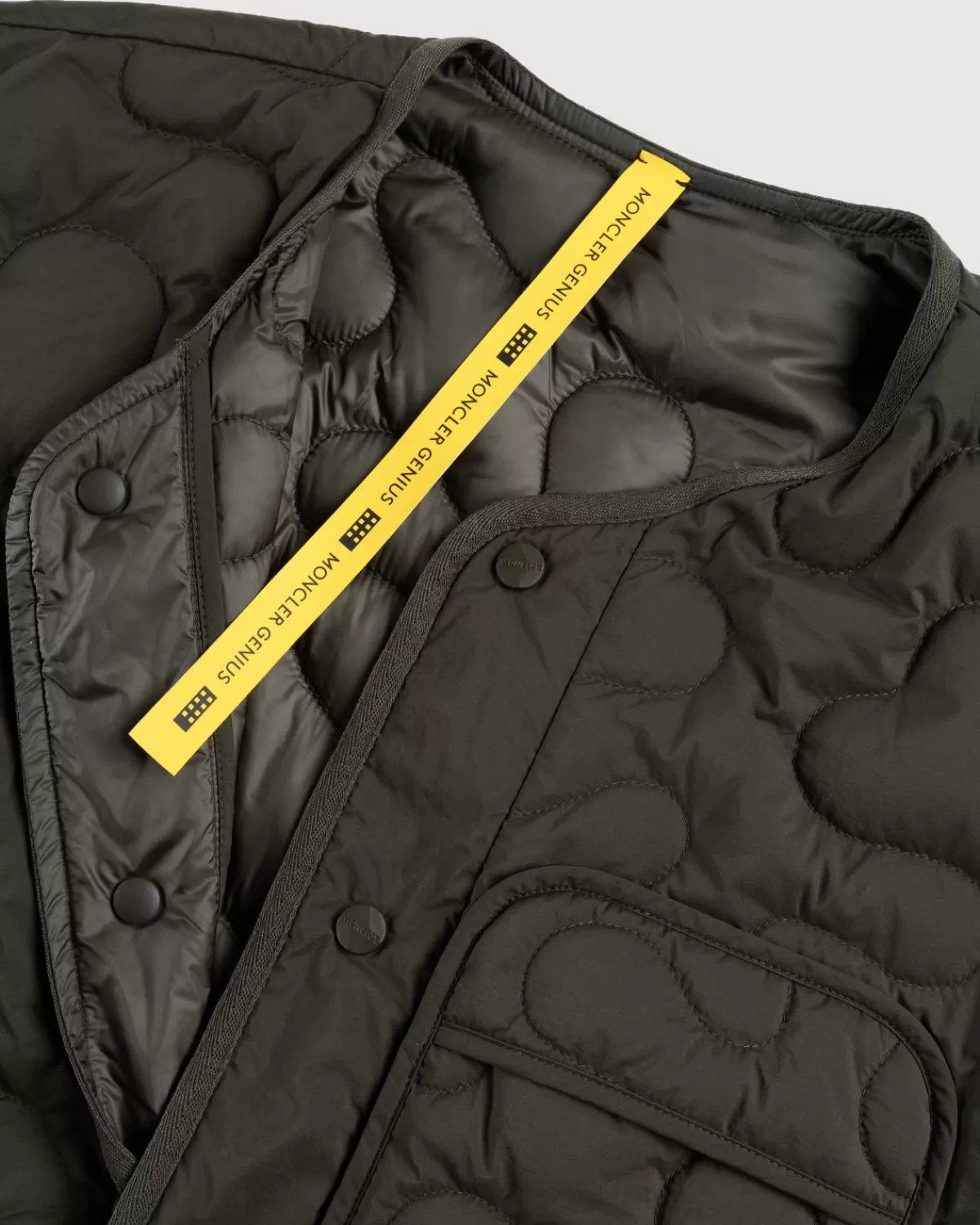 moncler_x_salehe_bembury_gewatteerd_shirt_groen_4.webp Bovenkleding^Moncler X Salehe Bembury Gewatteerd Shirt Groen