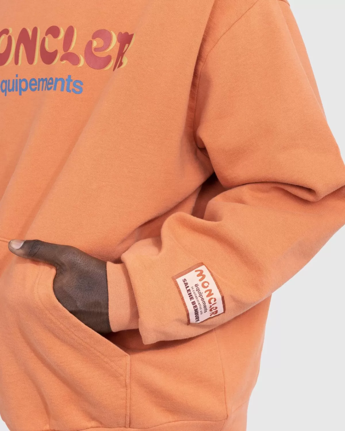 moncler_x_salehe_bembury_logohoodie_beige_3.webp Gebreide Kleding^Moncler X Salehe Bembury Logo-Hoodie Beige