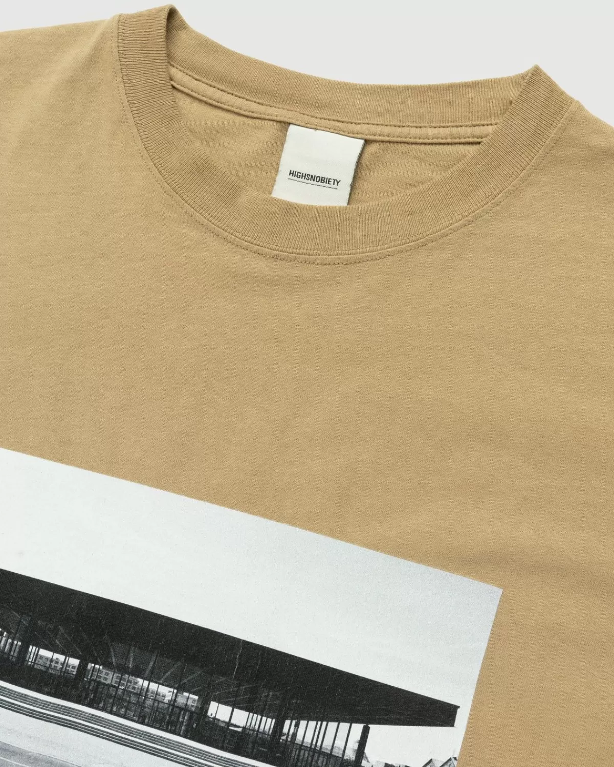 Neue Nationalgalerie X Highsnobiety Berlijn, Berlijn 3 Mies T-Shirt Militair Groen Online