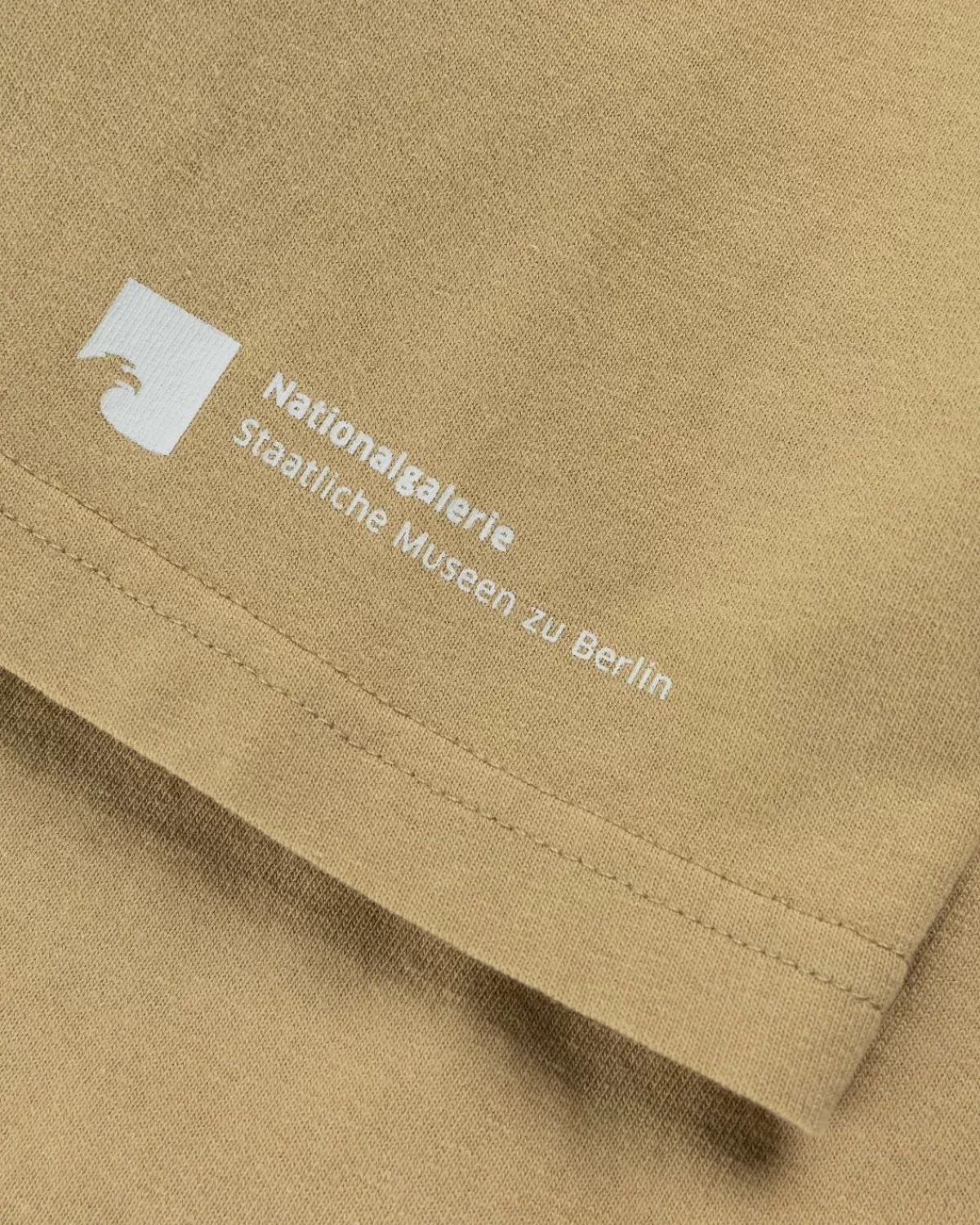 Neue Nationalgalerie X Highsnobiety Berlijn, Berlijn 3 Mies T-Shirt Militair Groen Online