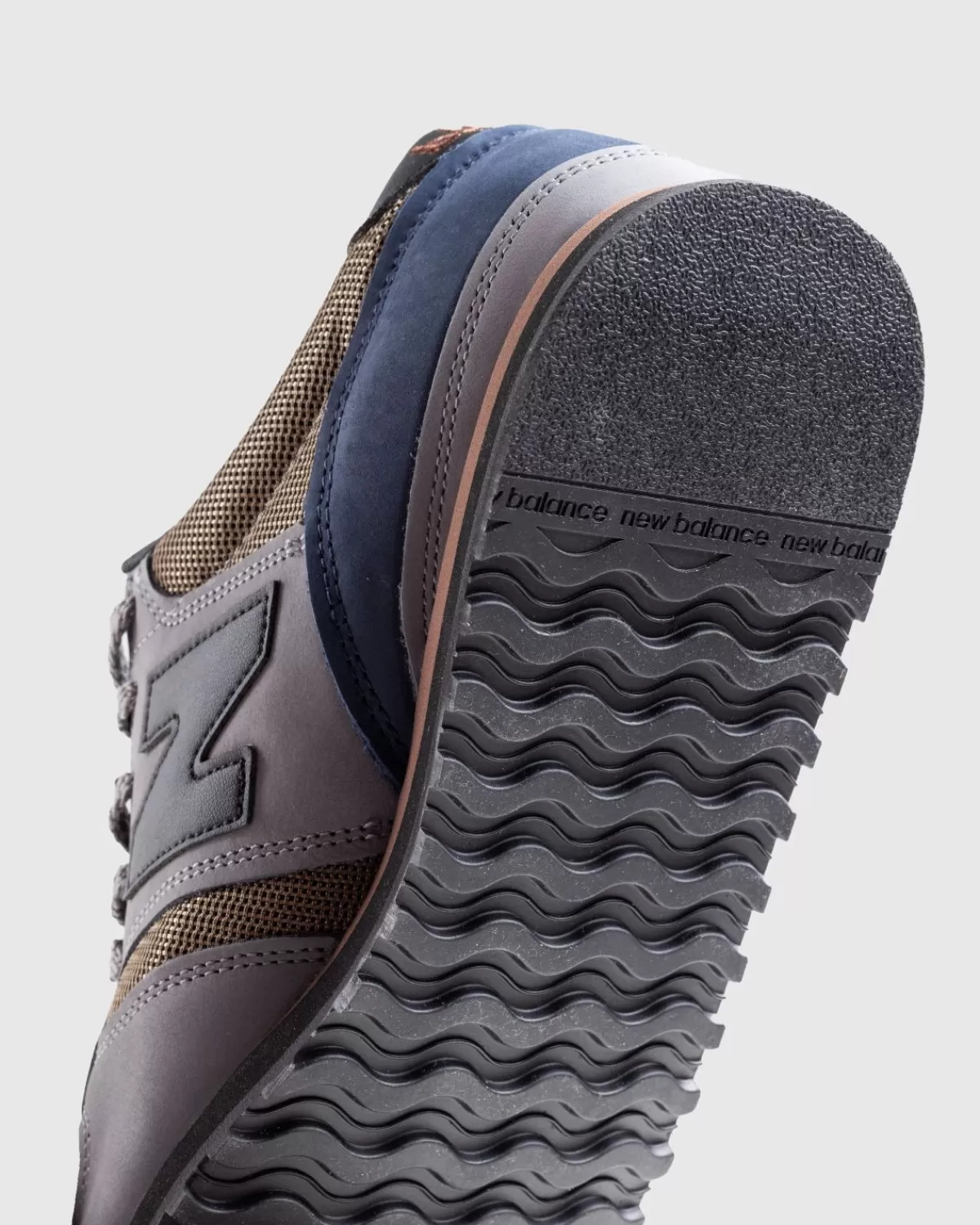 new_balance_m730inv_grijsmarineblauw_6.webp New Balance M730Inv Grijs/Marineblauw Outlet