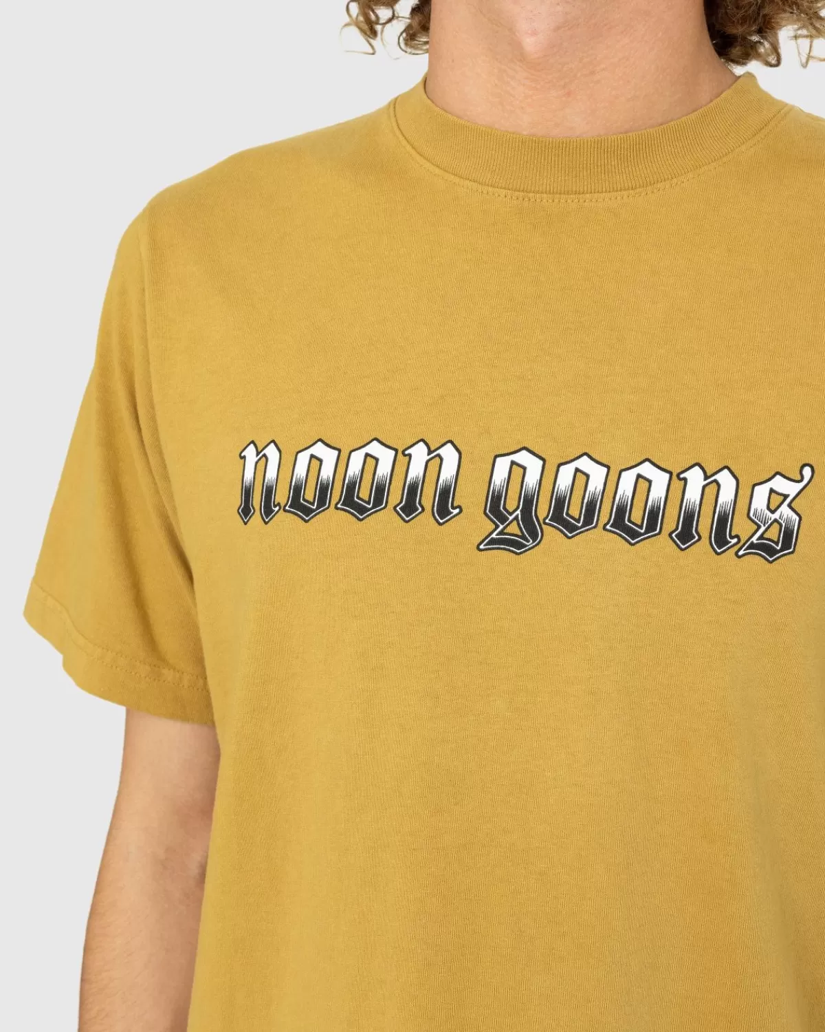 noon_goons_og_oe_tshirt_oogst_goud_4.webp Noon Goons Og Oe T-Shirt Oogst Goud Cheap