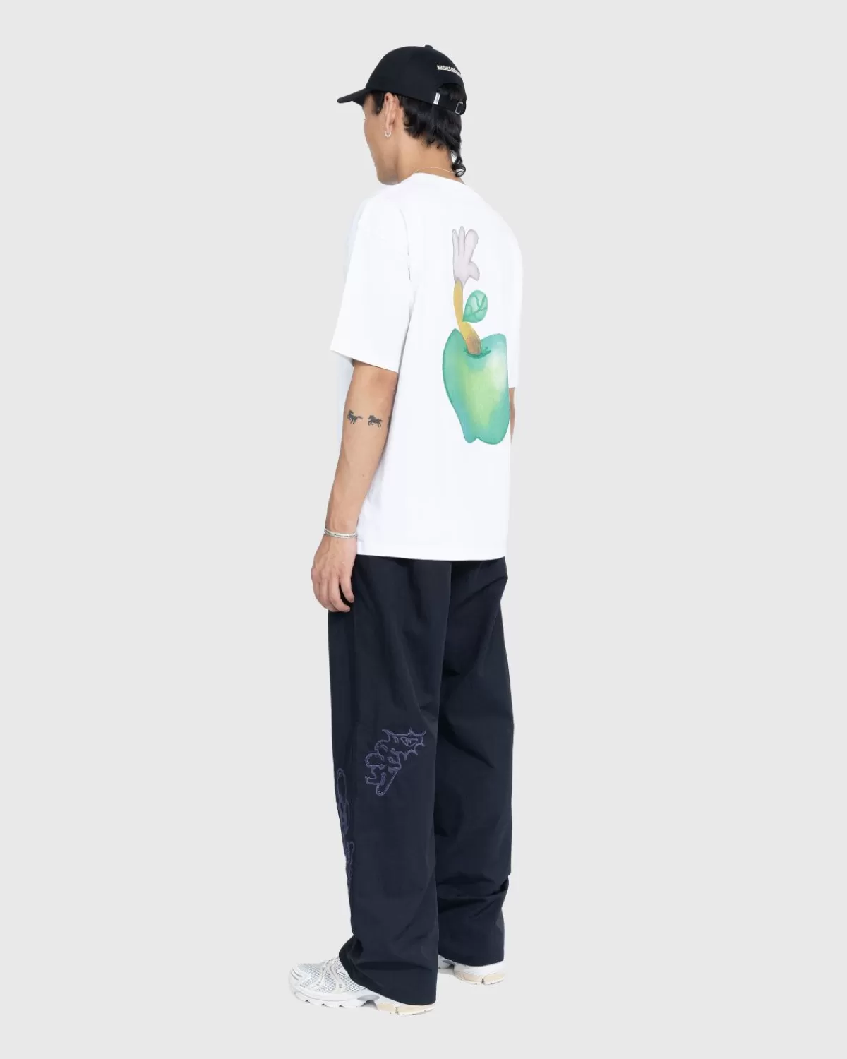 nts_x_highsnobiety_apple_tshirt_wit_5.webp NTS X Highsnobiety Apple T-Shirt Wit Outlet
